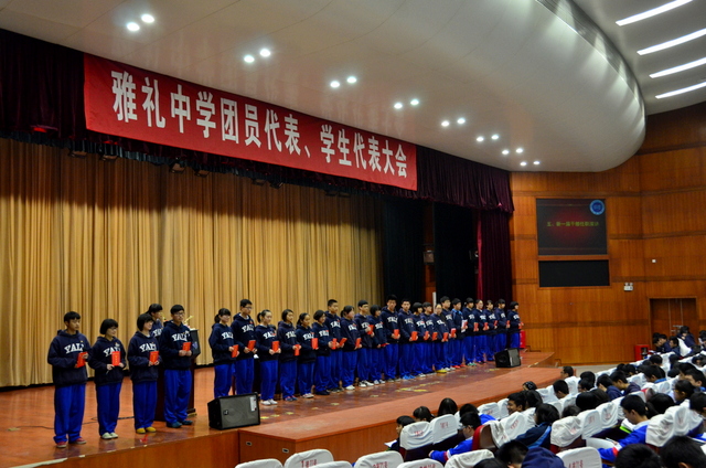 新一届中央政治局常委亮相